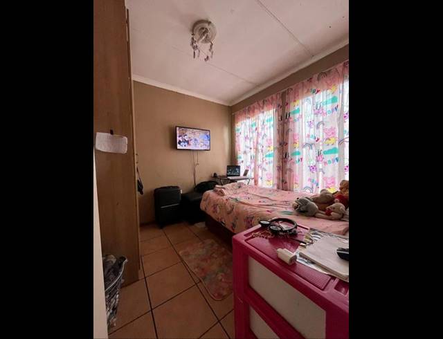 4 BEDROOM HOUSE FOR SALE IN DAWN PARK EXT